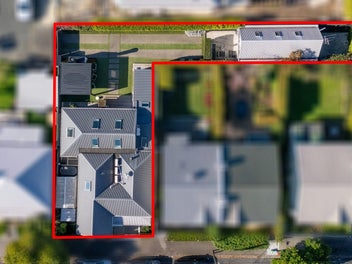 Double dwelling, double access, double appeal