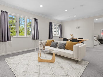 Spacious, Light & History - The Penthouse