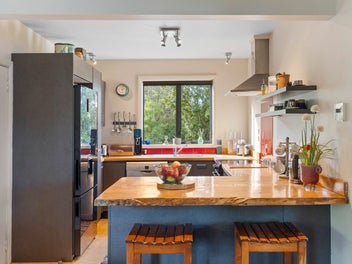 Bay living with beautiful harbour views