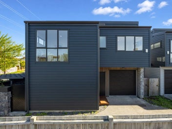 Move-In Ready in Prestigious Hauraki