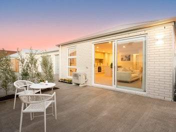 Brand new & spacious & luxe