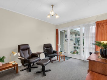 Sunny Single-Level Living in Eastbourne