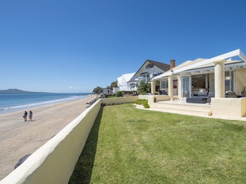 Absolute Milford Beachfront