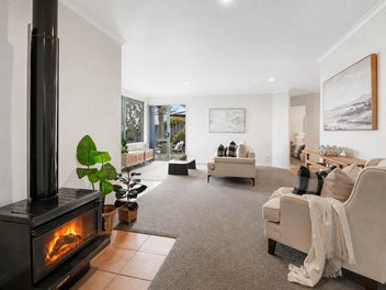Single Level, Brick & Freehold