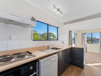 Central, sunny, serene and close to the beach!