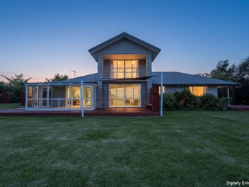 Deck, Views & Room to Roam on Awamoa