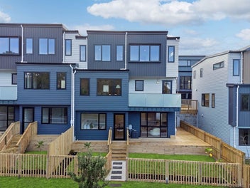 Declared Reserve $1.05M! 5 Bedrooms with Seaview!