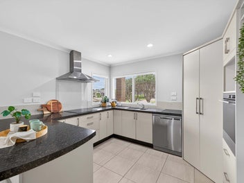Spacious Single Level Brick in Waterways