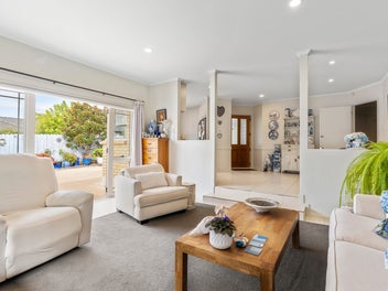 Private Oasis in Botany Downs