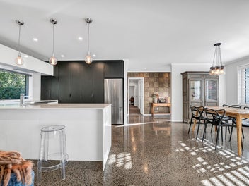 ENJOY MODERN LIVING IN CENTRAL LOCATION