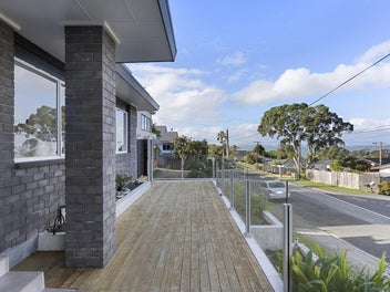 Family Living in Macleans Zone with Sea Glimpses