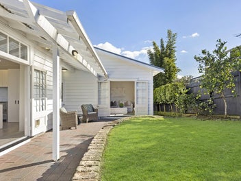 Bay Bungalow Brilliance