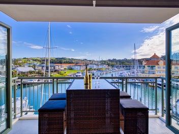 Absolute Waterfront Residence With 14M Berth
