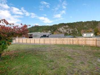 FREEHOLD - Build Your Own Lake Views