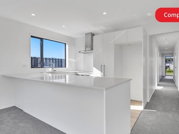 Brand New Lakeside Residence-Move in Now