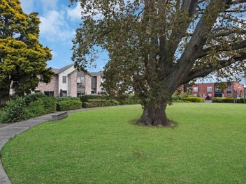Modern, Bright & Spacious; Facing Reserve!