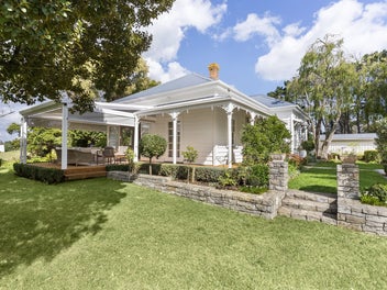 “ KILLARNEY”- ENCHANTING COUNTRY VILLA