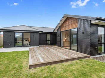 Stunning, ready now & new price!