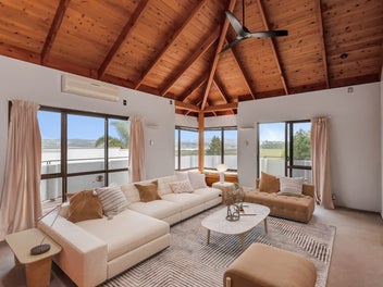 Seriously for Sale - Space, Sun & Stunning Views