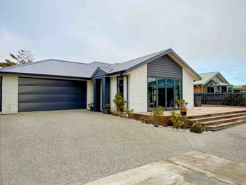 Modern, Easy-Care Living at its Best!