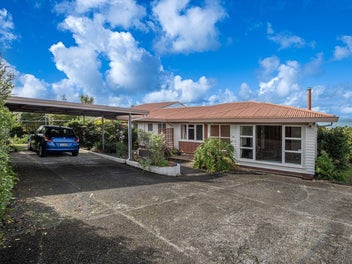 Open Harbour Views with Endless Potential!