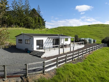 PEACEFUL LIFESTYLE PROPERTY WITH VIEWS