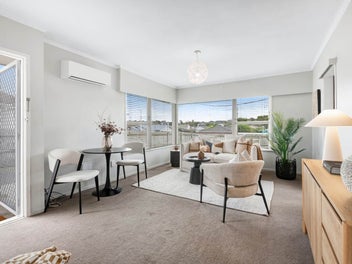 Exceptional Large Brick and Tile, 406sqm Freehold