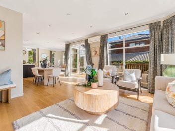 Spacious 5-bed 3-bath Family Home- Flexible Layout