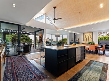 PONTING FITZGERALD DESIGN WITH SENSATIONAL VIEWS
