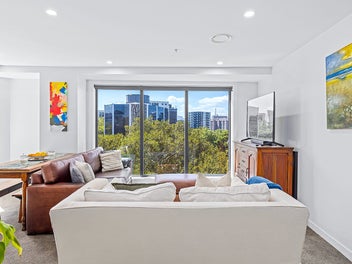 Sun, Space and Park Views in the Heart of the City