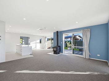 Spacious Family Living + Stunning Mt Grey Views