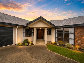 Modern Family Comfort on a Generous Fully Fenced S