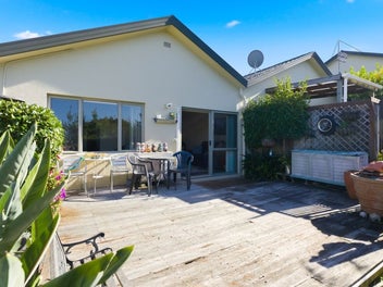 The Perfect Modern Downsize With Panoramic Views