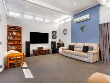 Hidden Haven on 1,110m²: Space, Privacy, Potential