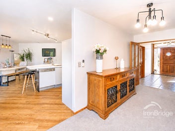 Space, Style, and Sunshine in Parklands!