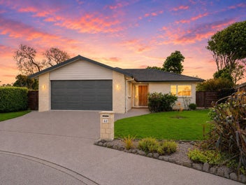 Peaceful & Expansive Brick & Tile Living