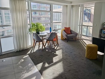 Huge Storage, Balcony, Pets + Airbnb OK
