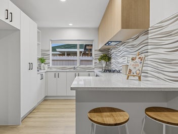 SOLID BRICK & TILE | FULLY RENOVATED