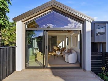 COASTAL & CONTEMPORARY CAMPBELLS BAY