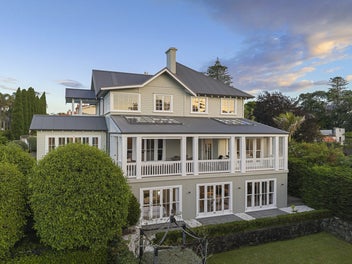 Spacious Family Home - Private, North Facing DGZ