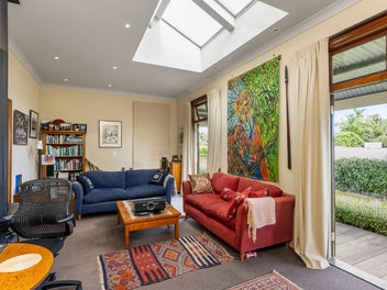 EXQUISITE CHARACTER COTTAGE + GARDEN