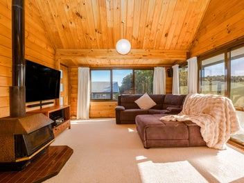 Private Lockwood Gem - Offers Over $780,000