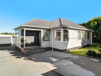 Fully Renovated, Freehold, Family Living
