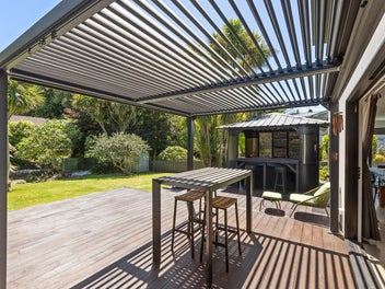 Contemporary Comfort & Central Style