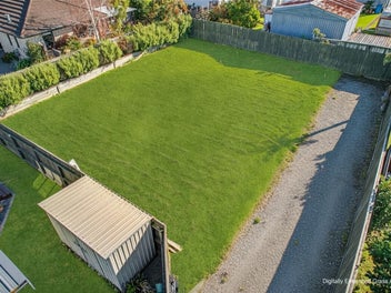 Freehold. Close to Town. Big Opportunity!