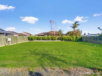 Freehold. Close to Town. Big Opportunity!