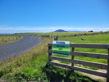 Image 1 of 7