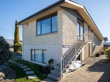 Views, Comfort & Indoor-Outdoor Living