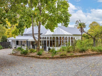 "Krakatoa" Country Living on Summerhill Rd