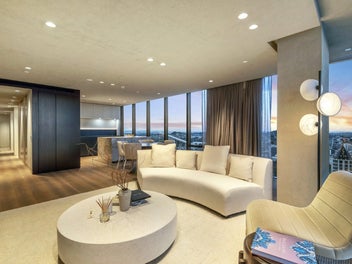 Elevated Luxury Above Auckland’s Skyline